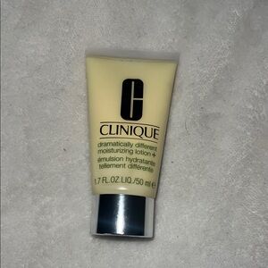 Clinique Dramatically Different Moisturizing Lotion+ in Cream and Black